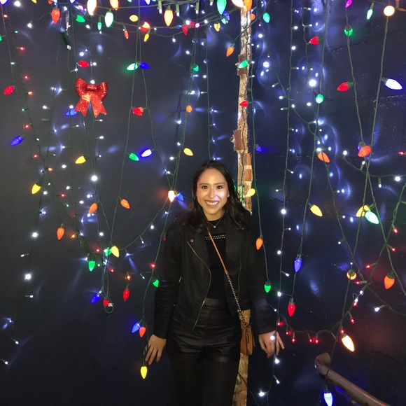 Meet your Posher, Amanda - Picture 3 of 4